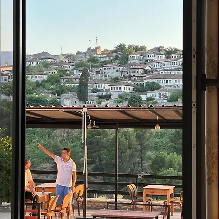Balliu Μπεράτ