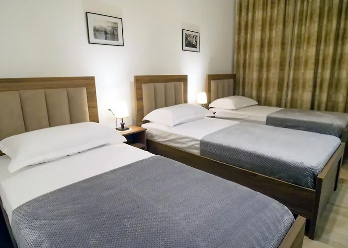 Frühstückspension Balliu 3*